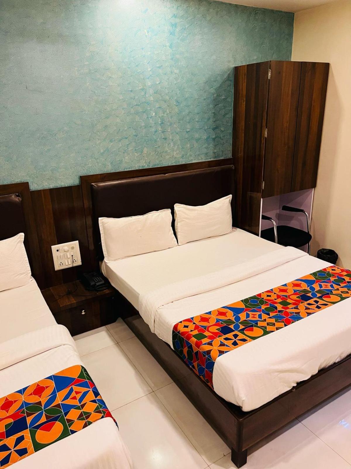 מומביי Hotel Garden Palace מראה חיצוני תמונה
